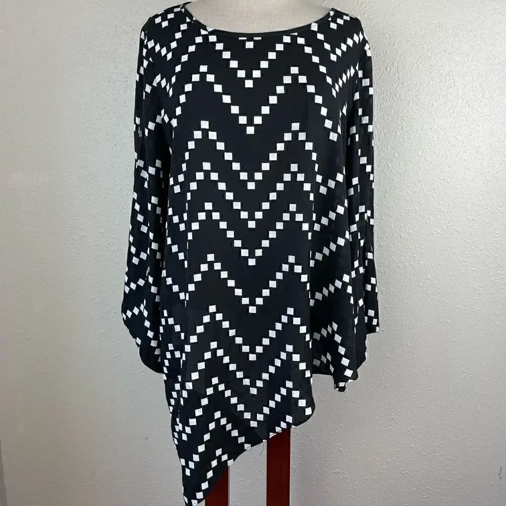 Chicos Black and White Tunic Top Size 2 EUC